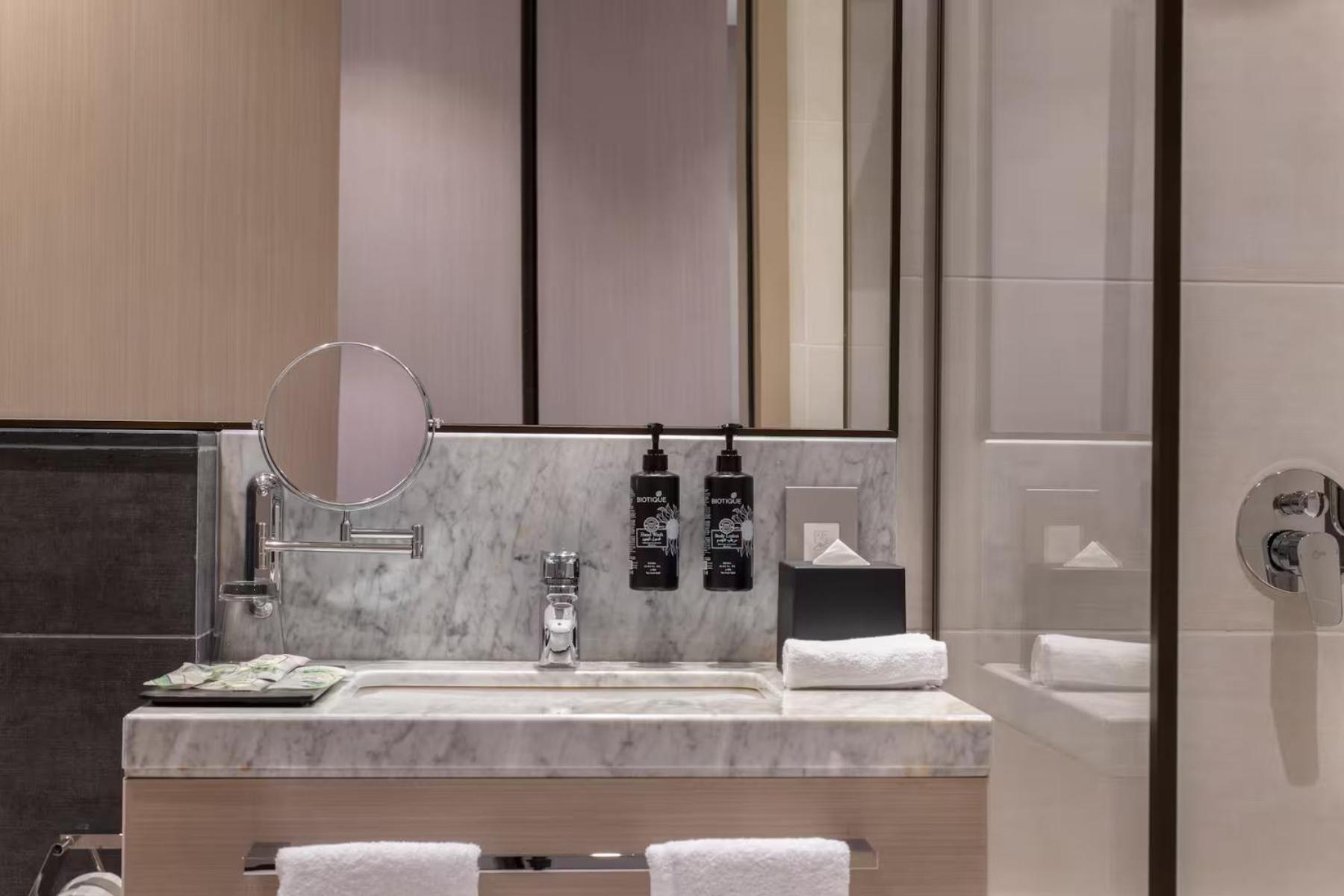 Ramada By Wyndham Riyadh King Fahd Road ภายนอก รูปภาพ