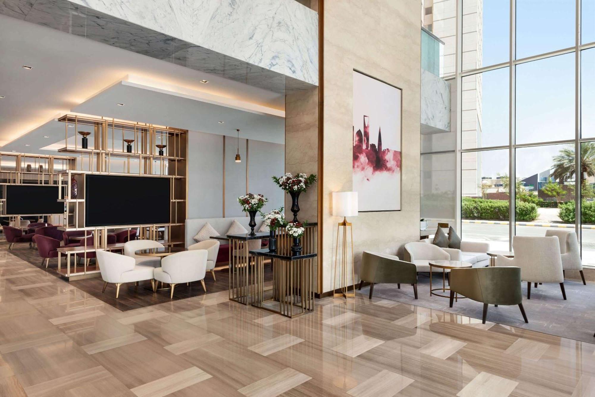 Ramada By Wyndham Riyadh King Fahd Road ภายนอก รูปภาพ The lobby of the hotel