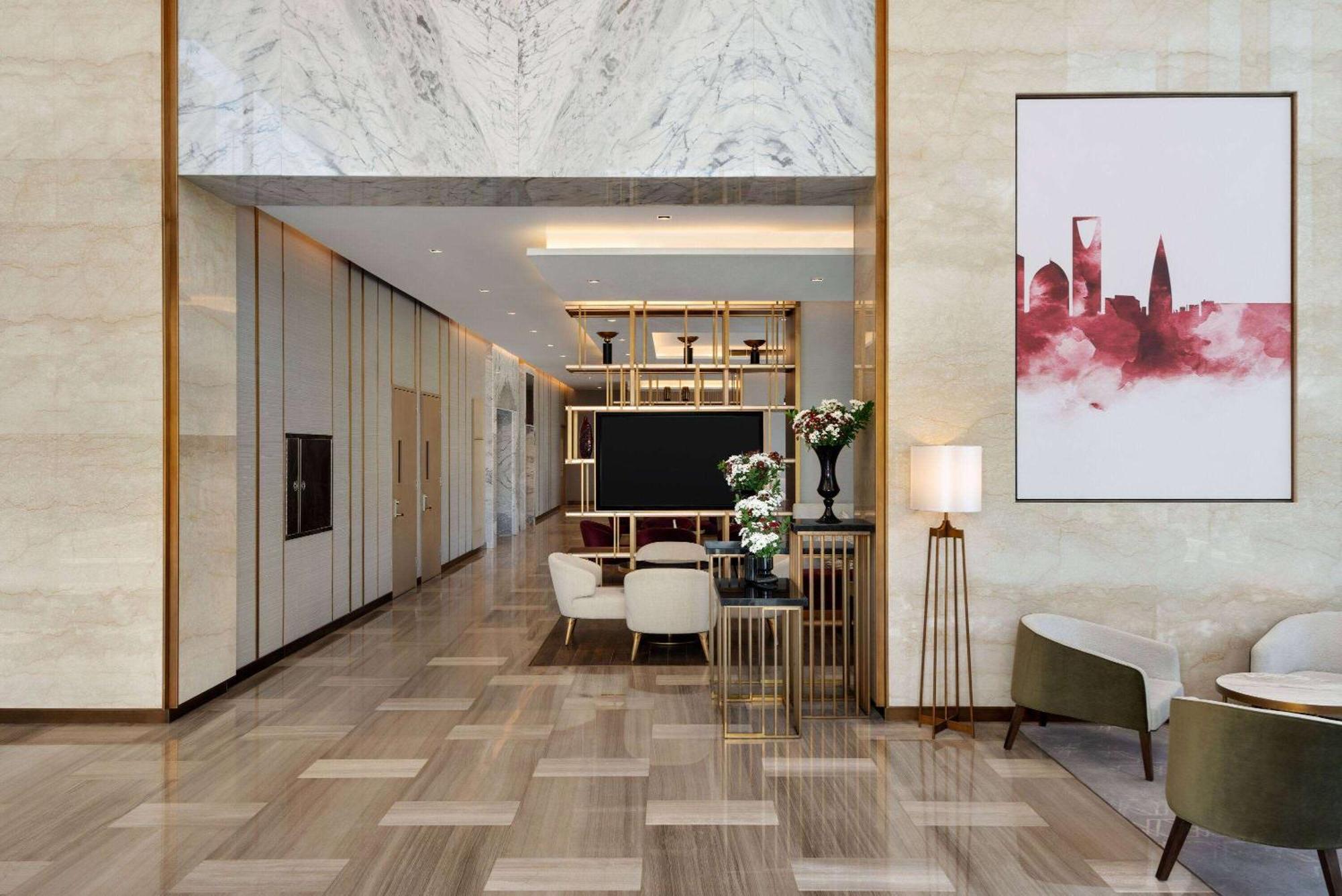 Ramada By Wyndham Riyadh King Fahd Road ภายนอก รูปภาพ The lobby of the hotel